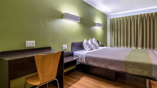 1 KING BED | MOBILITY ACCESSIBLE NON-SMOKING