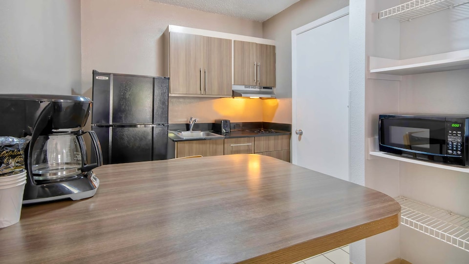 Studio 6 Extended Stay - San Antonio, TX - Six Flags, C78230, San-Antonio
