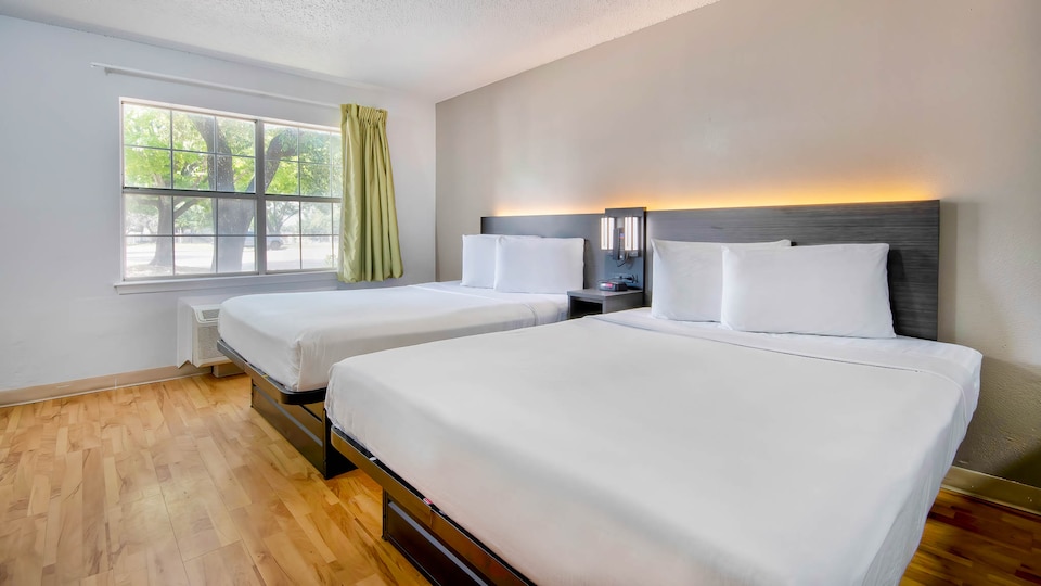 Studio 6 Extended Stay - San Antonio, TX - Six Flags, C78230, San-Antonio