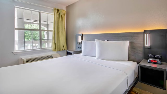 1 QUEEN BED | NON-SMOKING