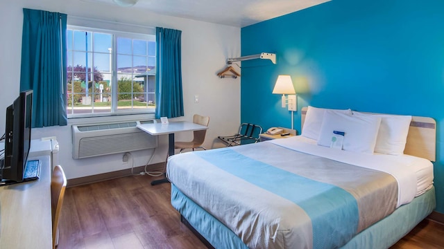 1 QUEEN BED | MOBILITY ACCESSIBLE NON-SMOKING