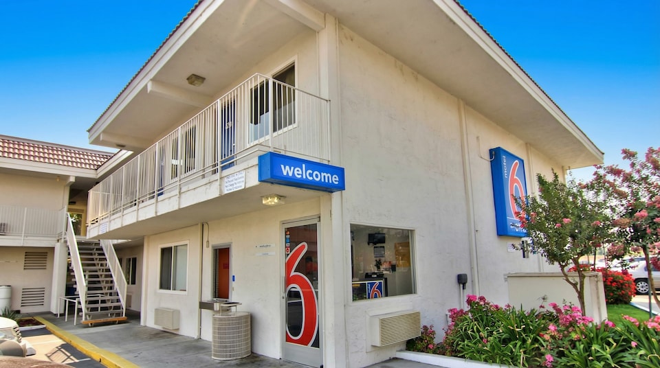 Motel 6 Sacramento, CA - Old Sacramento North, C95605, Sacramento CA