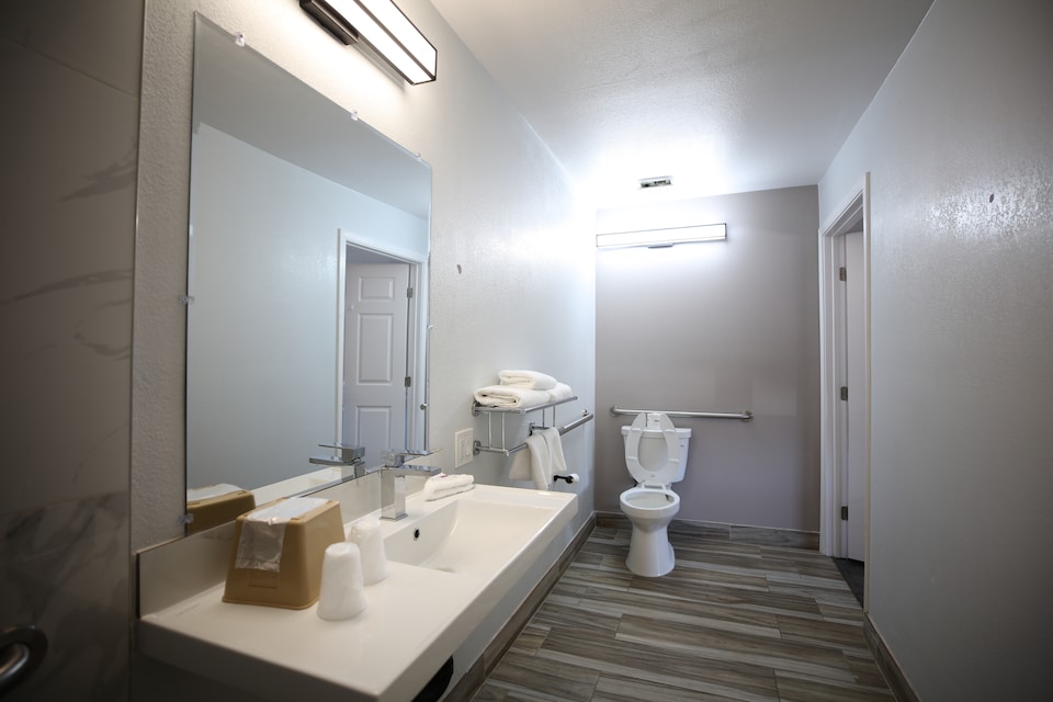 Motel 6 Sacramento, CA - Old Sacramento North, C95605, Sacramento CA