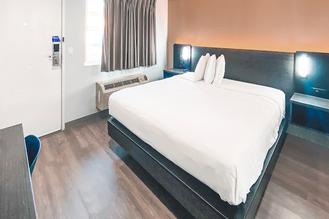 1 King Bed | Non-Smoking, Mini Fridge