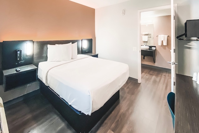 1 Queen Bed | ADA/RI Shower/Mini Fridge