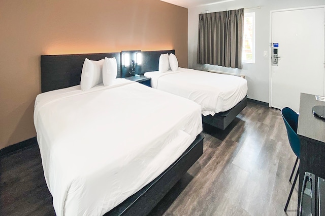 2 Queen Beds | ADA/Tub/Micfridge