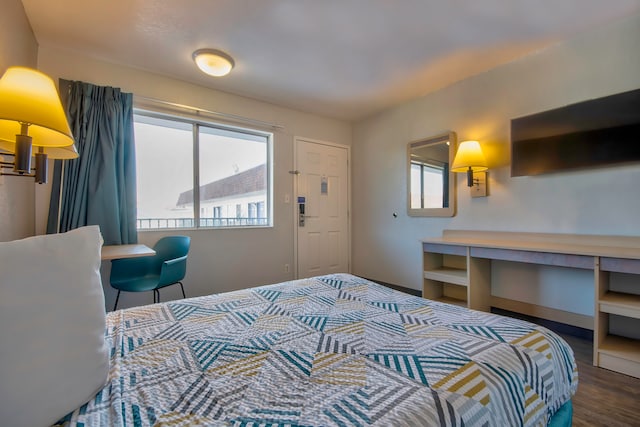 1 Queen Bed | Micfridge