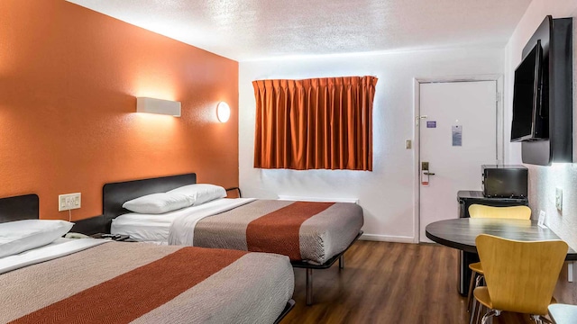 2 QUEEN BEDS | MOBILITY ACCESSIBLE TUB NSMK