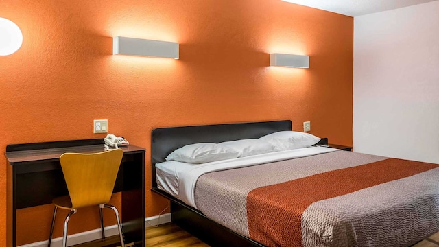 1 QUEEN BED | SMOKING