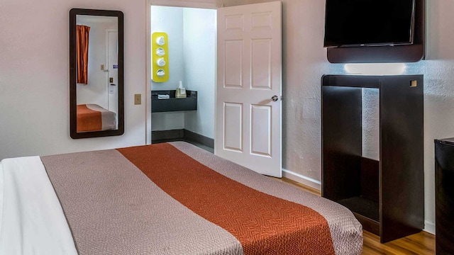 1 KING BED | MOBILITY ACCESSIBLE TUB, NSMK