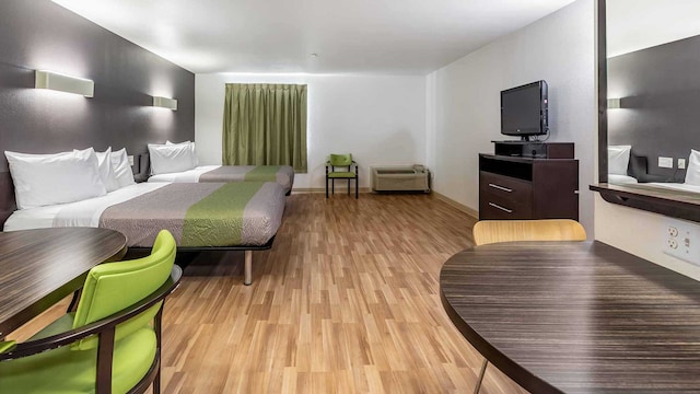 2 Full Beds | Suite, Non-Smoking, Kitchen