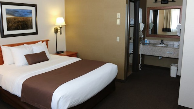 1 King Bed | Non-Smoking, Micfridge