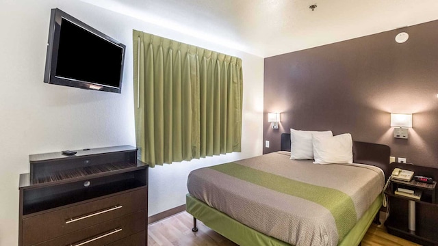 1 QUEEN BED | SMOKING