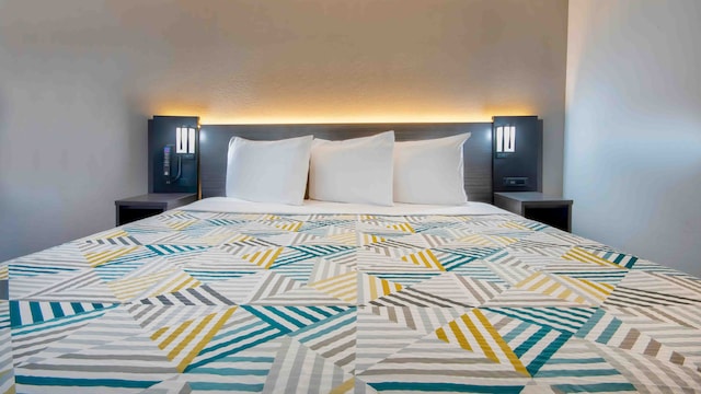 1 King Bed | Micfridge