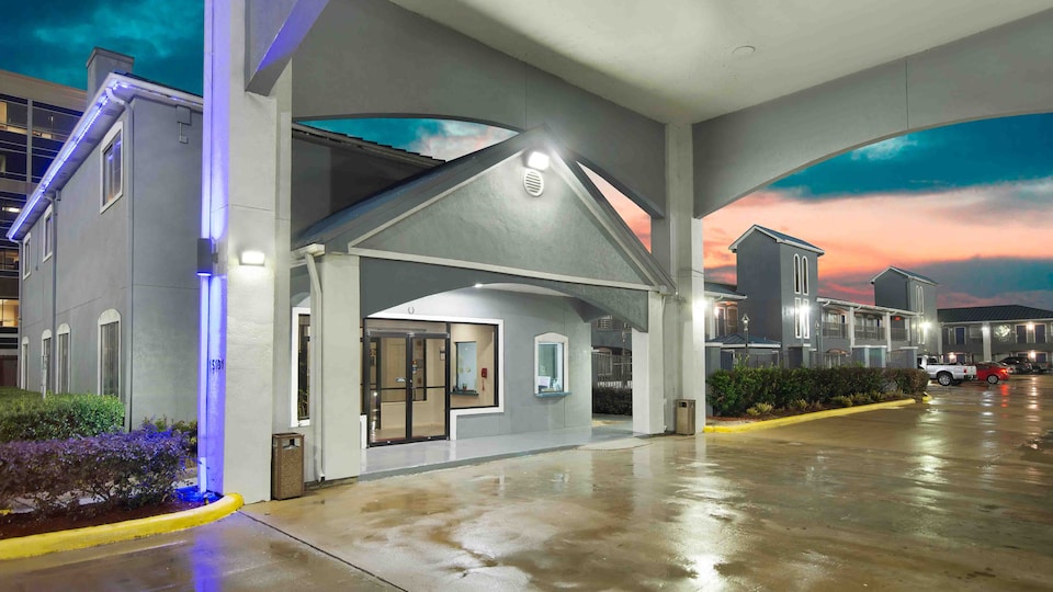 Motel 6 Houston, TX - I-10 West, C77077, Houston