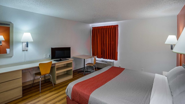 1 King Bed | Micfridge