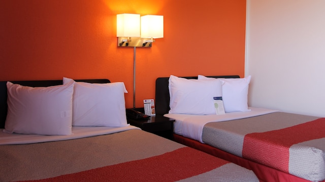 2 FULL BEDS | SMOKING