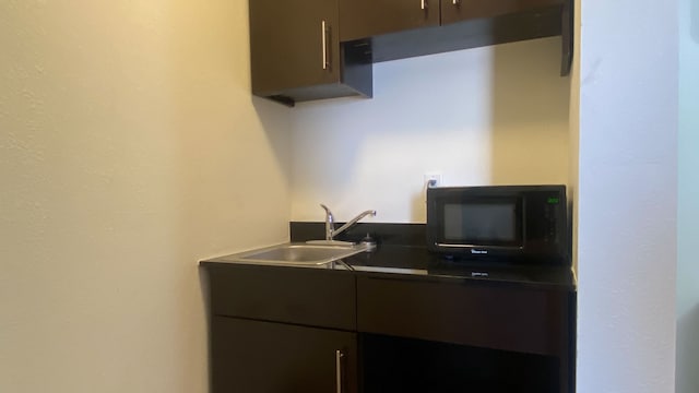 1 QUEEN BED | NON-SMOKING, KITCHEN