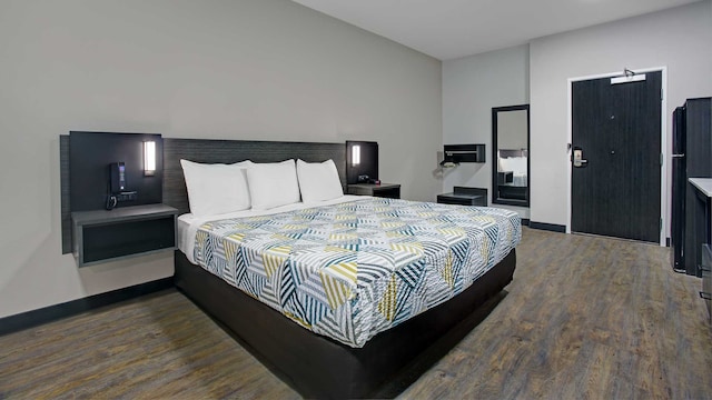 1 King Bed | Mobil Access RI Shwr Nsmk View