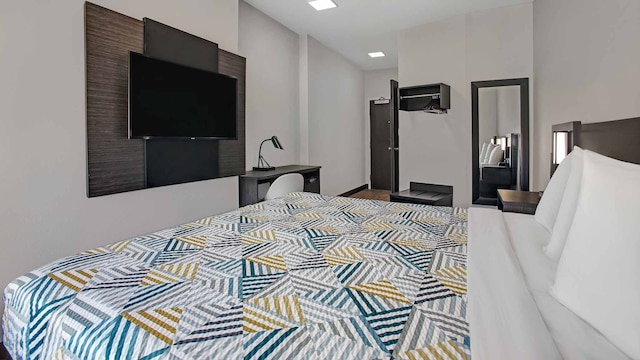 1 King Bed | Non-Smoking, Kitchen, Shower