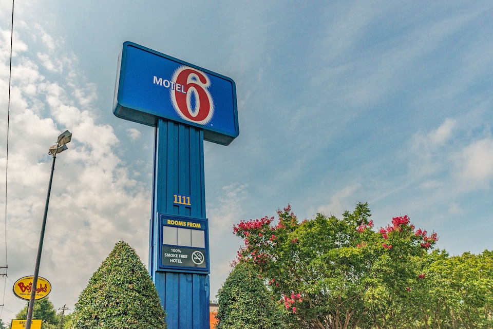 Motel 6 Charlotte, NC - University, C28262, Charlotte NC