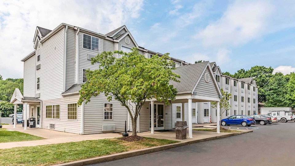 Motel 6 Charlotte, NC - University, C28262, Charlotte NC