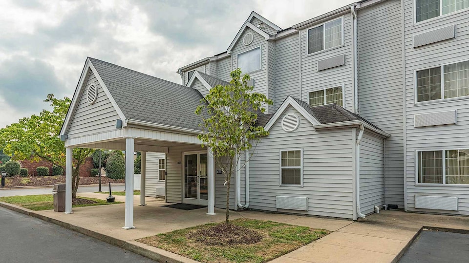 Motel 6 Charlotte, NC - University, C28262, Charlotte NC