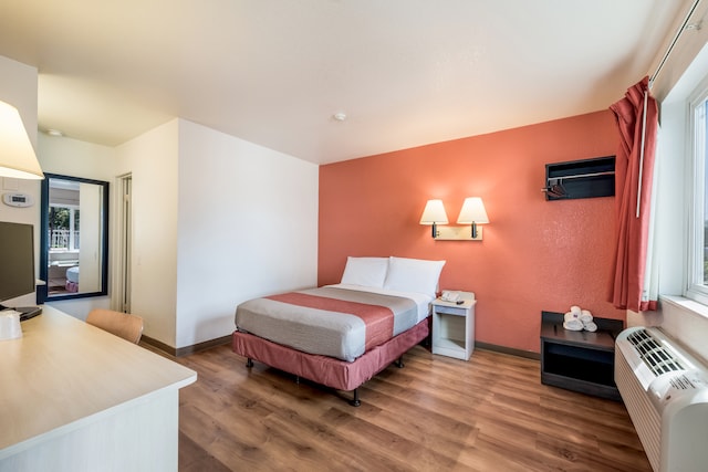 1 Queen Bed | ADA/Tub