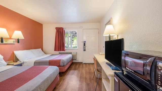 2 Full Beds | Micfridge