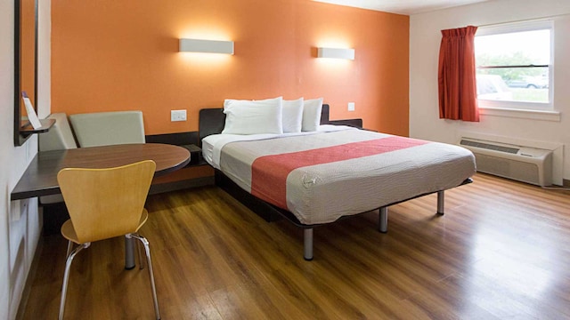 1 KING BED | SMOKING, MICFRIDGE