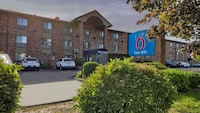 Motel 6 Milwaukee, WI - Glendale