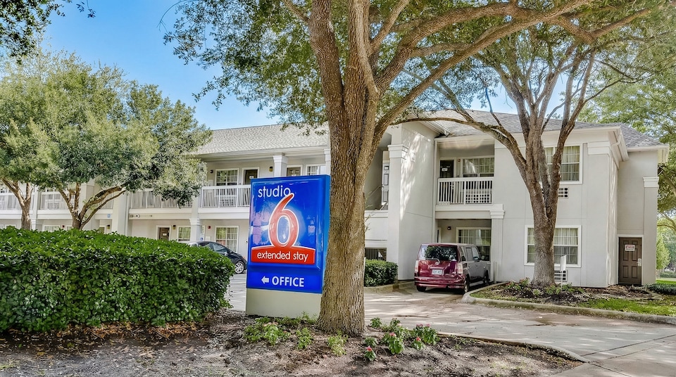 Studio 6 Houston, TX - Hobby South, C77034, Houston