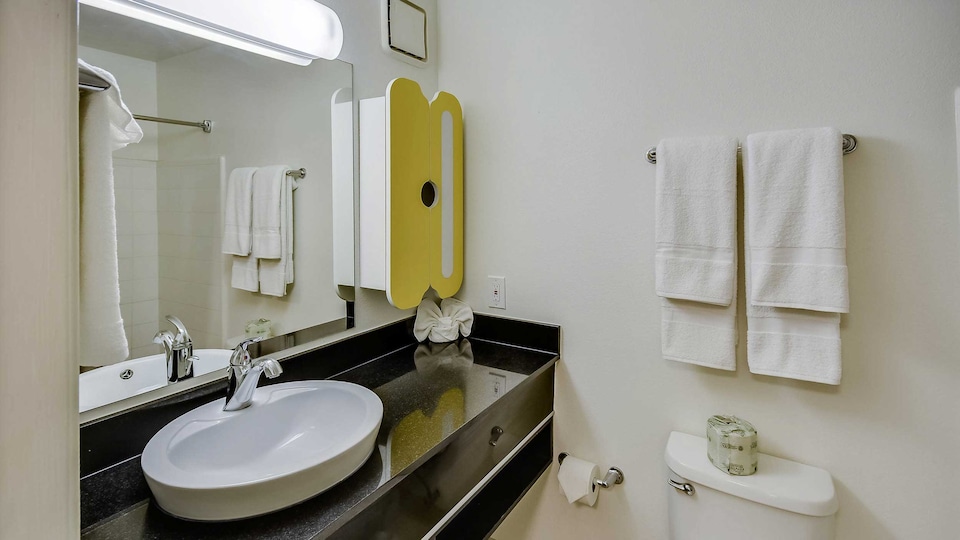 Studio 6 Houston, TX - Hobby South, C77034, Houston