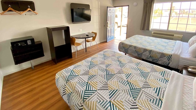 2 Queen Beds | Mobil Access Tub Nsmk Micfridg