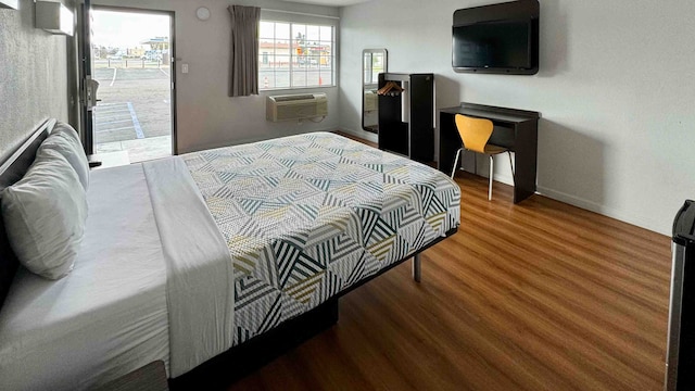 1 Queen Bed | Mobil Access Tub Nsmk Micfridg