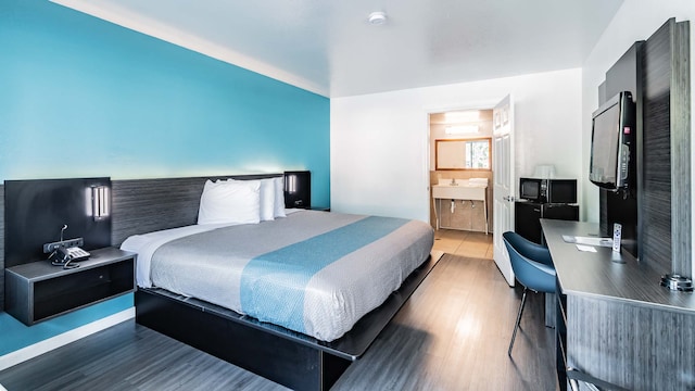 1 King Bed | Non-Smoking