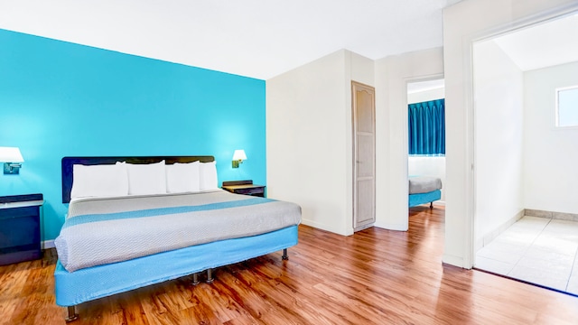 1 King - 1 Full Bed | Mobil Access RI Shwr Nsmk Ste