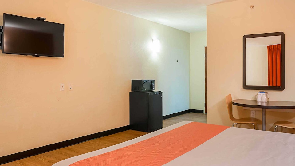 Motel 6 New Orleans, LA - Near Downtown, C70043, New-Orleans
