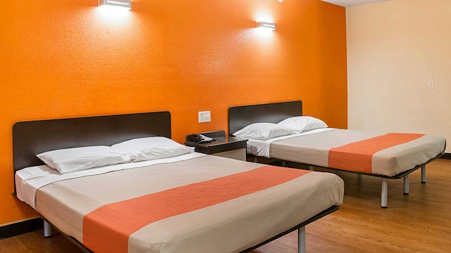 2 Queen Beds | ADA/RI Shower/Non-Smoking