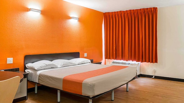 1 King Bed | Non-Smoking