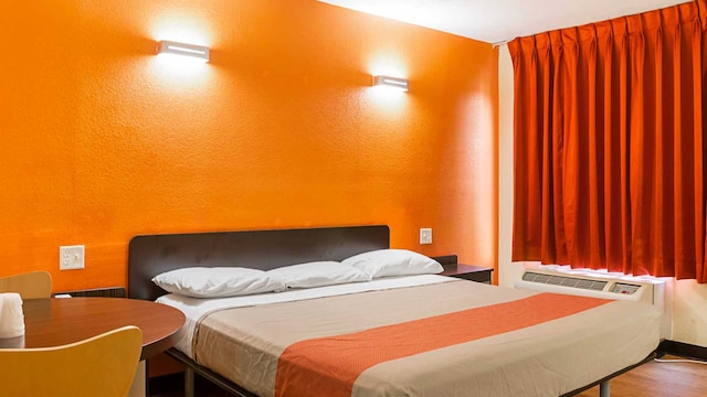 1 King Bed | Mobility Accessible RI Shower Nsmk