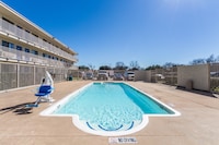 Motel 6 New Orleans, LA - Near Downtown