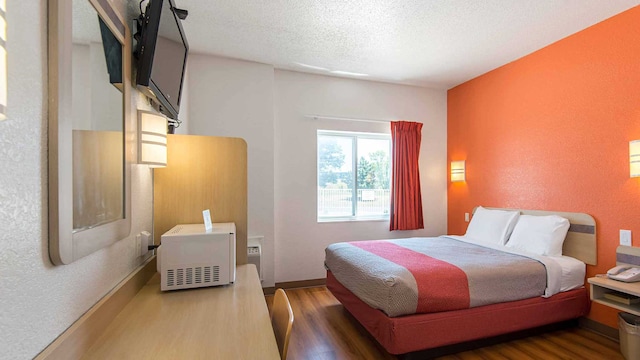 1 Queen Bed | Smoking, Micfridge