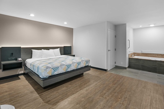 1 King Bed | Mob Acc RI Shwr Nsmk Micfridg