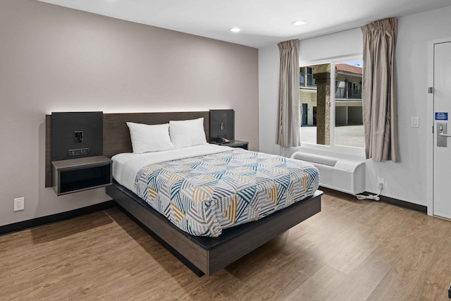 1 Queen Bed | Mobil Access Tub Nsmk Micfridg