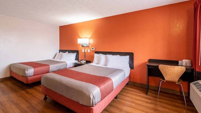 2 Queen Beds | Smoking, Micfridge