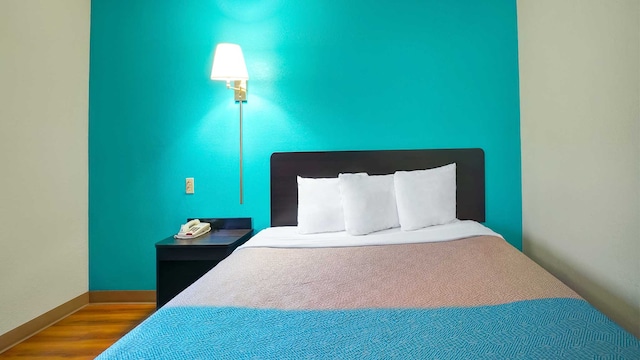 1 KING BED | SMOKING, MICFRIDGE