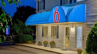 Motel 6 Bethel, CT - Danbury