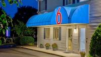 Motel 6 Bethel, CT - Danbury