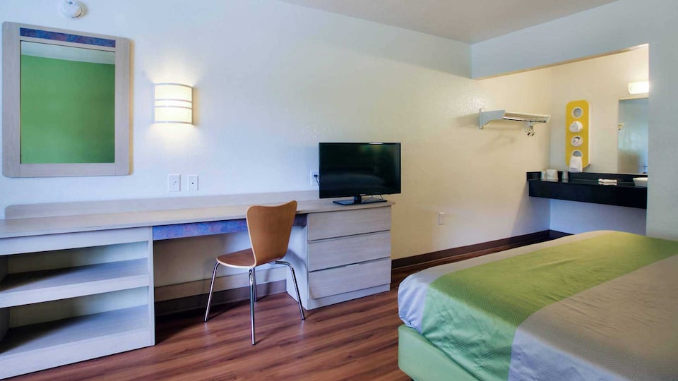 Motel 6 Tallahassee, FL - Downtown, Tallahassee, Tallahassee